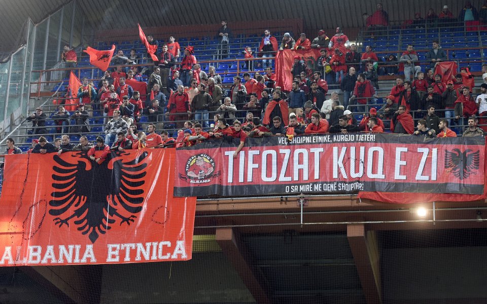 Албанци прекратиха мач от ЛЕ с дъжд от камъни