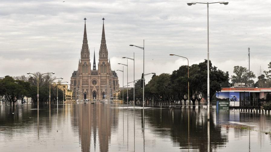 Катастрофални наводнения в Аржентина