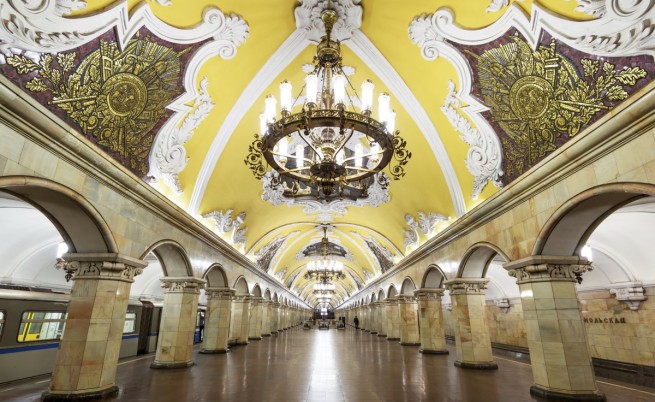 Метростанция "Комсомолская" в Москва