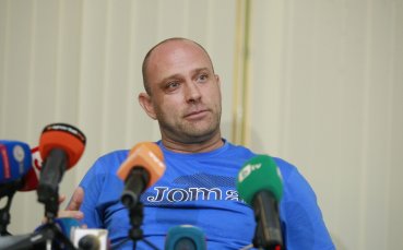 СНИМКИ: Тити поема по нов път