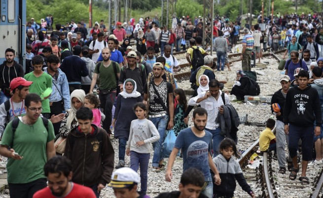 Хиляди бежанци влязоха в Македония само за няколко часа