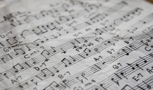 Колко от националните химни по света са изплагиатствани?