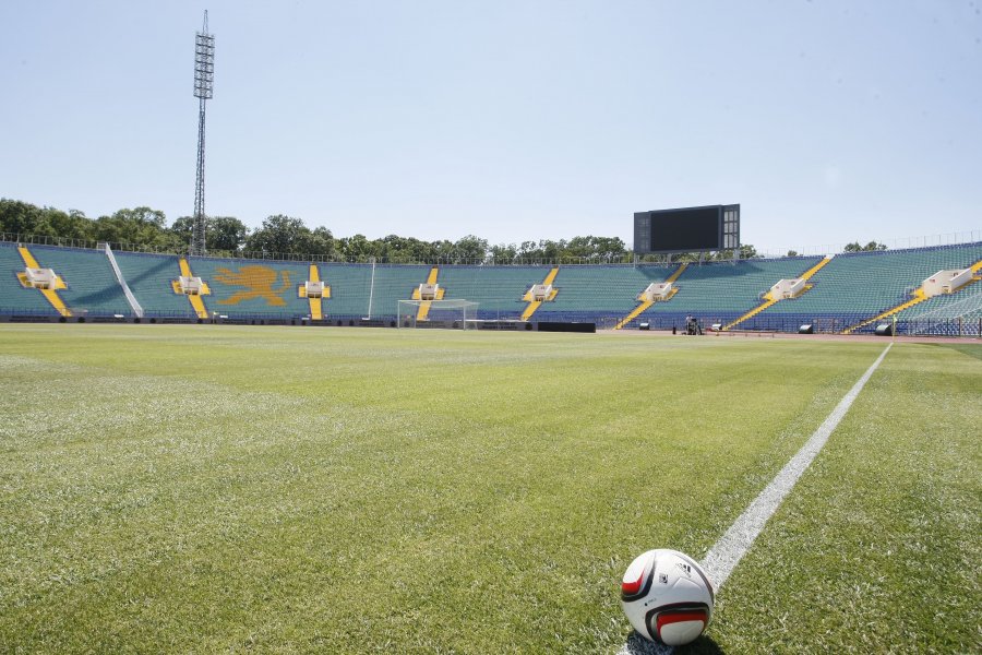 Национален стадион Васил Левски топка1