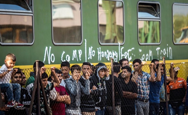 Стотици имигранти избягаха от лагер в Унгария