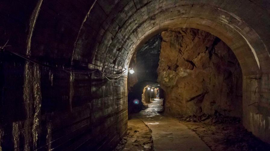 Един от тунелите, в който може би се намира влакът с нацистко злато