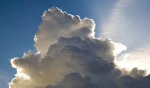 Слънчево, но хладно начало на работната седмица