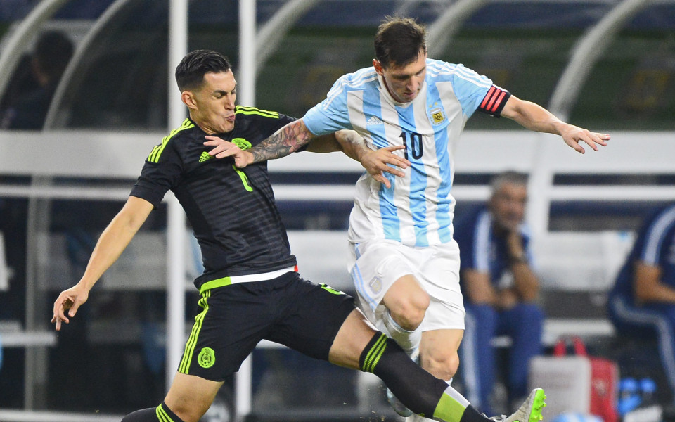 Меси и Агуеро спасиха Аржентина от загуба срещу Мексико