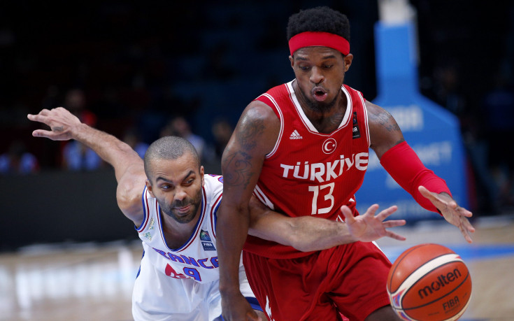 Шампионът Франция разсипа Турция за четвъртфинал