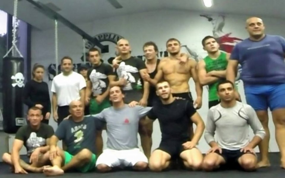 Треньор на Шарапова и Меси обучава български бойци