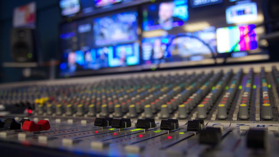 От днес стартира официалното излъчване на Радио Novanews