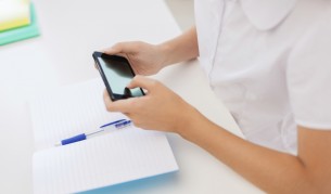 Без мобилни телефони в училище, решиха депутатите