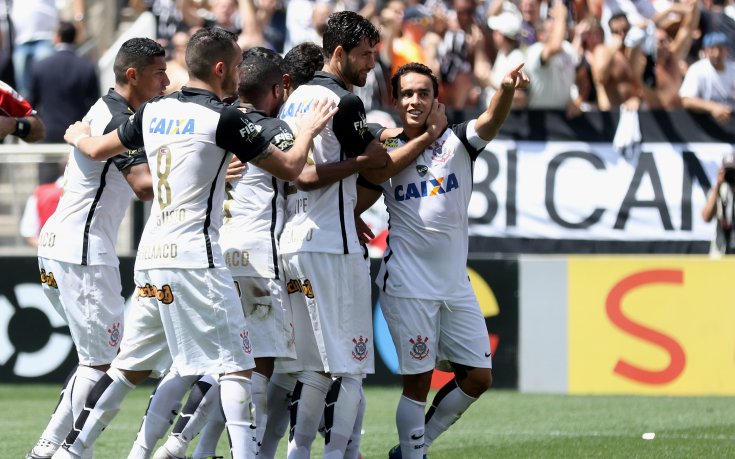 Коринтианс се доближи до титлата в Бразилия
