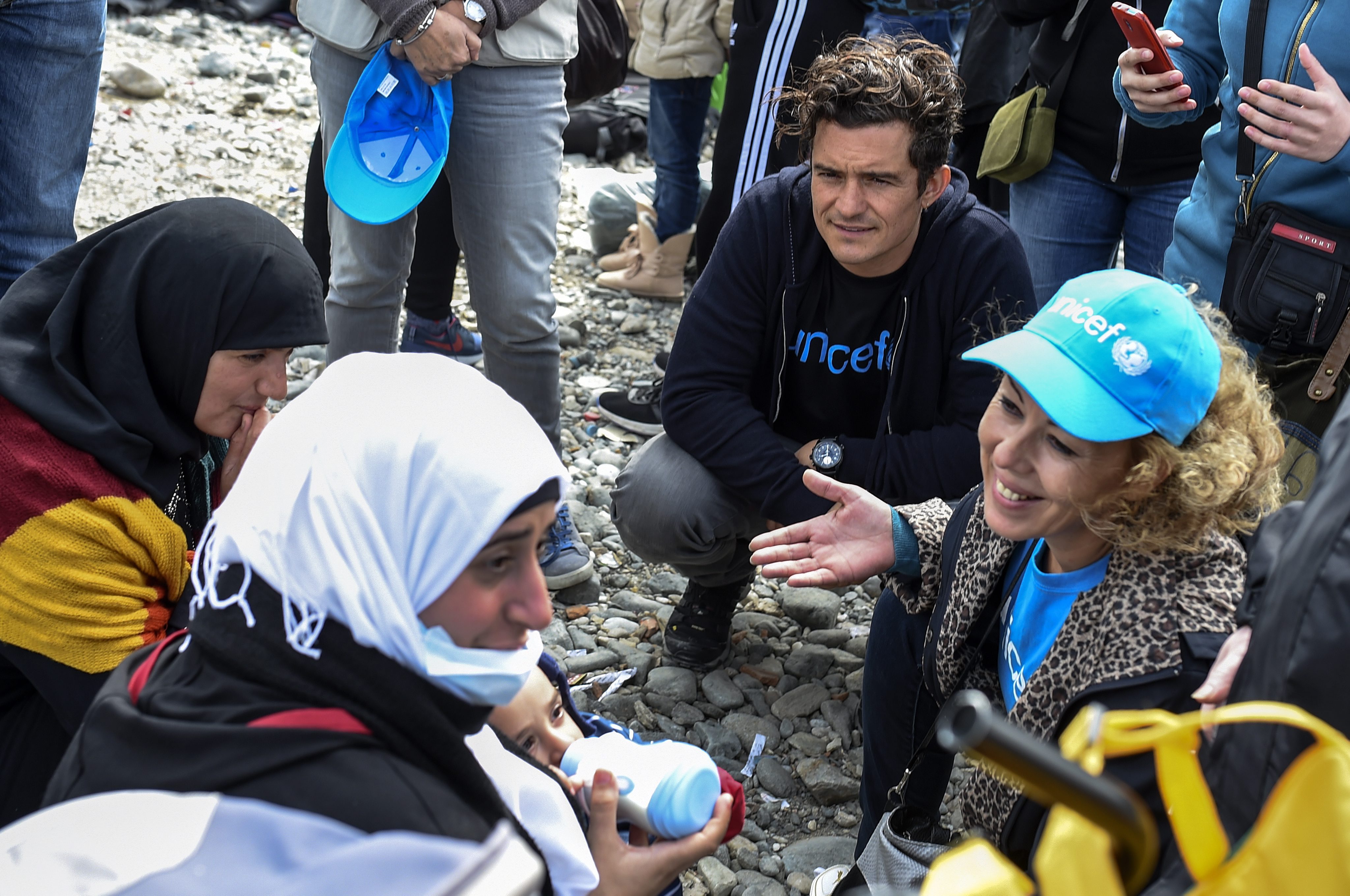 Британският актьор Орландо Блум, който е посланик на добра воля на УНИЦЕФ, посети днес приемен център за мигранти в Гевгелия, на македонско-гръцката граница