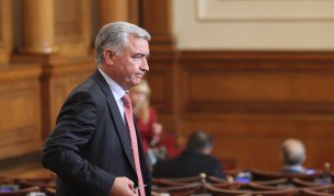 БСП иска оставката на Ненчев, ДПС призовава за КСНС