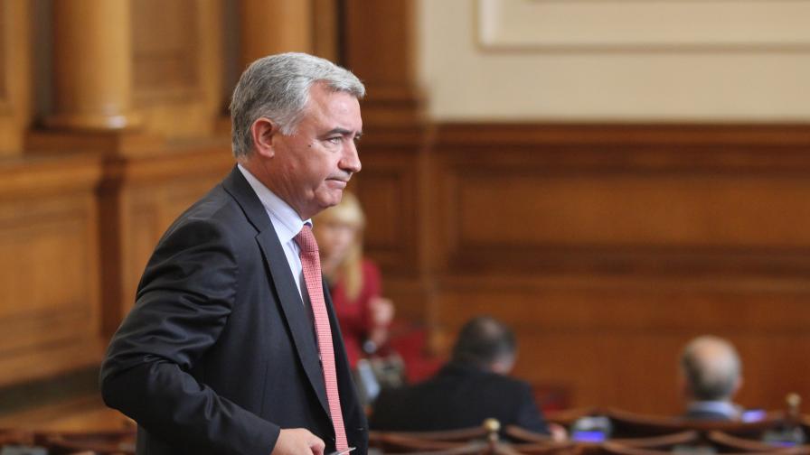 БСП иска оставката на Ненчев, ДПС призовава за КСНС