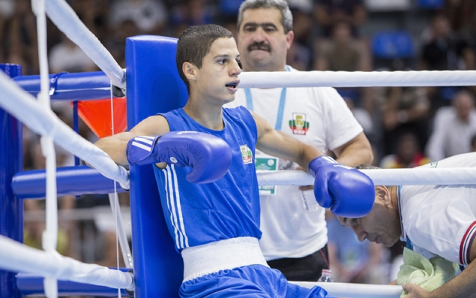 Банабаков със загуба на Световното по бокс