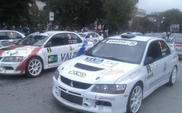 Два екипажа си оспорват първото място в рали 