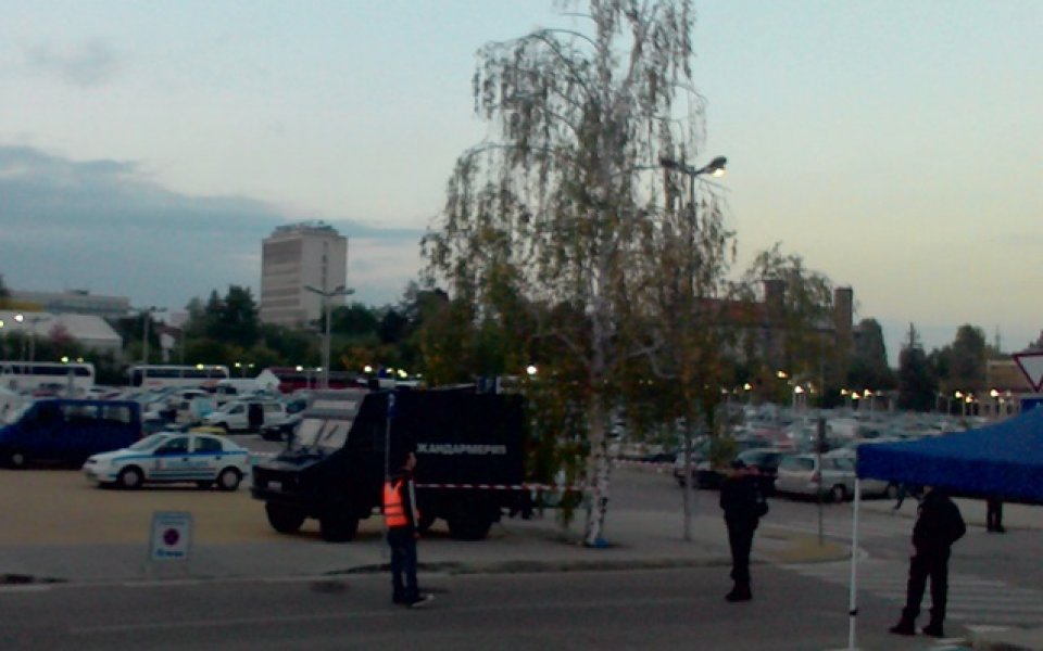 Засилено полицейско присъствие пред Арена Армеец