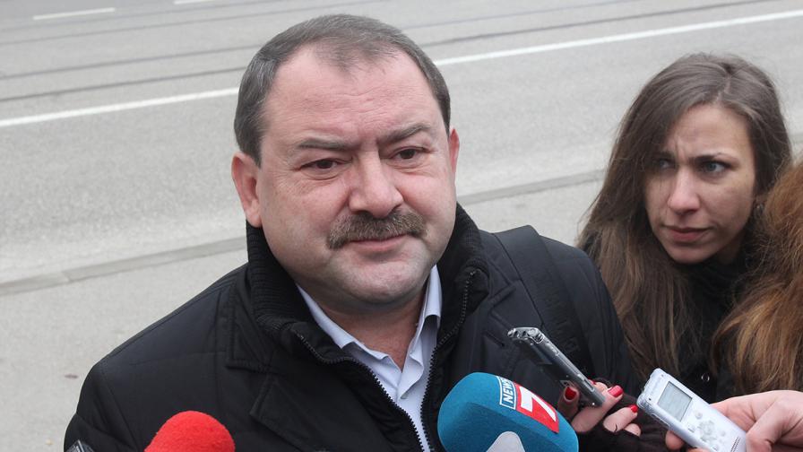  Осъдиха Пенгезов на 1 година 