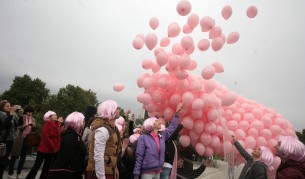 1200 розови балона полетяха в небето над София (видео)