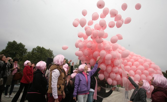 1200 розови балона полетяха в небето над София (видео)
