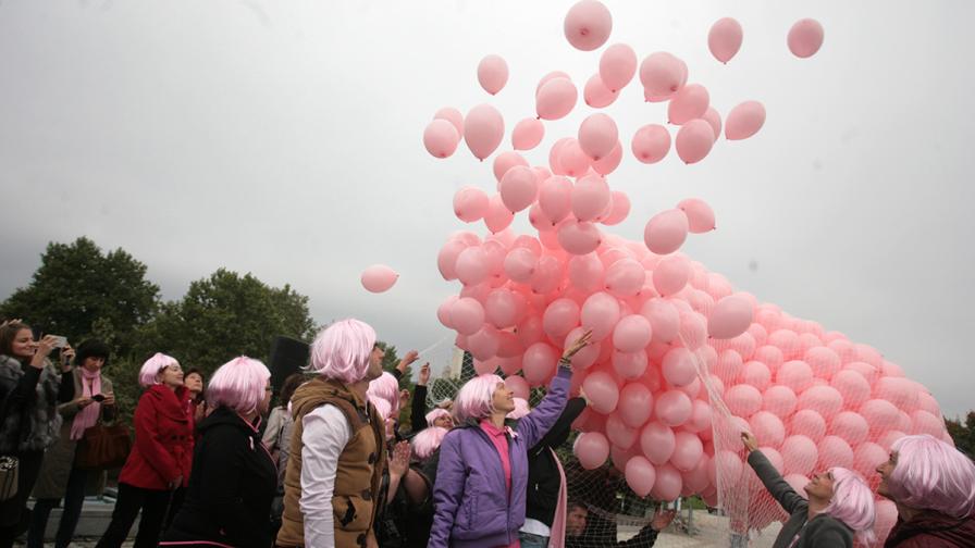 1200 розови балона полетяха в небето над София (видео)