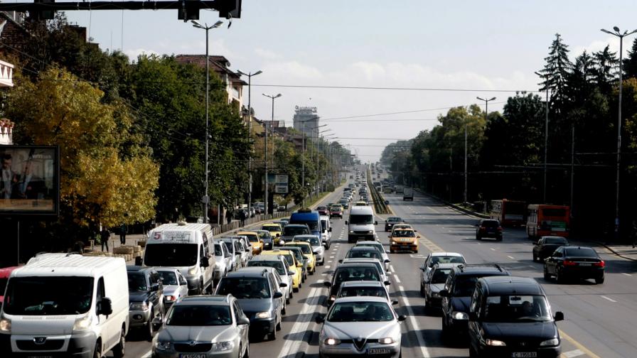 Празничният трафик започна, 15 леки катастрофи в София