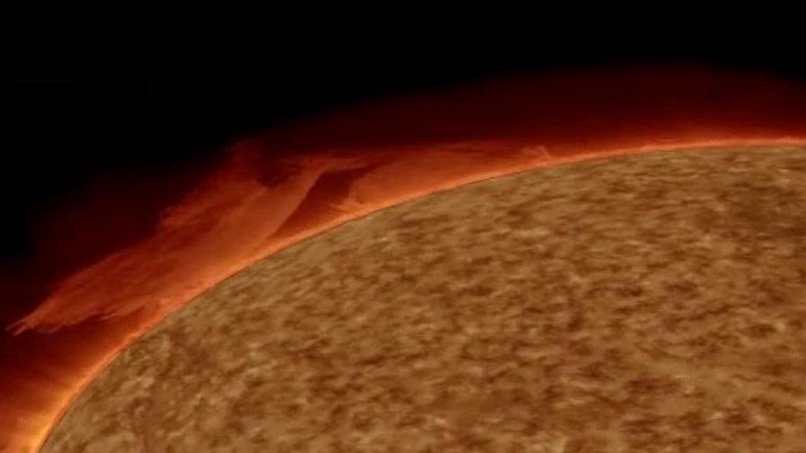 НАСА показа мощно слънчево изригване (видео)