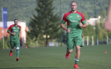 Гълъбинов с цял мач при реми на Новара