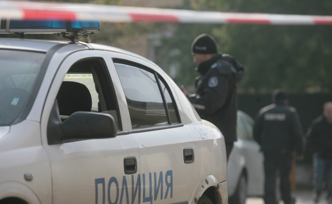 Издирват стрелците на Алексей Петров, открити са гранатометите и колата