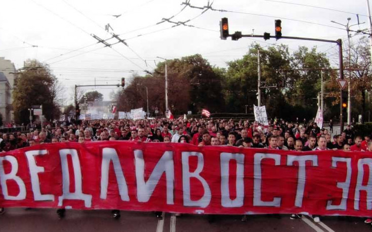 Феновете на червените с кампания 