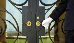 САЩ: $650 000 обезщетение за уволнен българин портиер