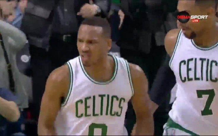 Топ изпълнението на мача: Забивка на Ейвъри Брадли