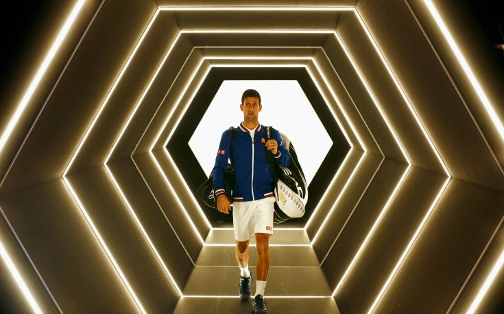 ВИДЕО: Джокович спази традицията и почерпи с шоколадови бонбони