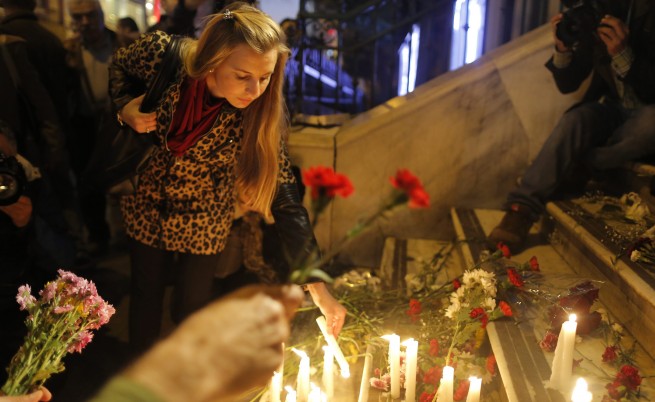 Три координирани групи терористи извършили атентатите в Париж