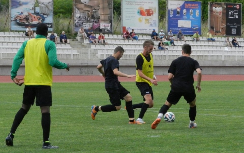 Буркхард и Клок продължават да тренират на облекчен режим