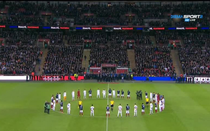 ВИДЕО: Пълната с емоция минута мълчание преди Англия-Франция