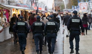 В Париж арестуваха четирима, готвели атентат