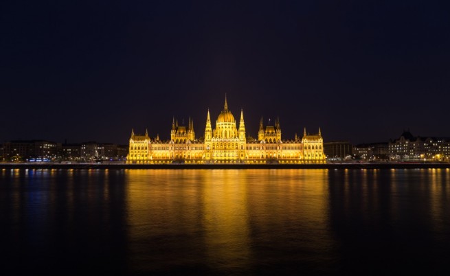 Парламентът в Будапеща, Унгария на фона на река Дунав