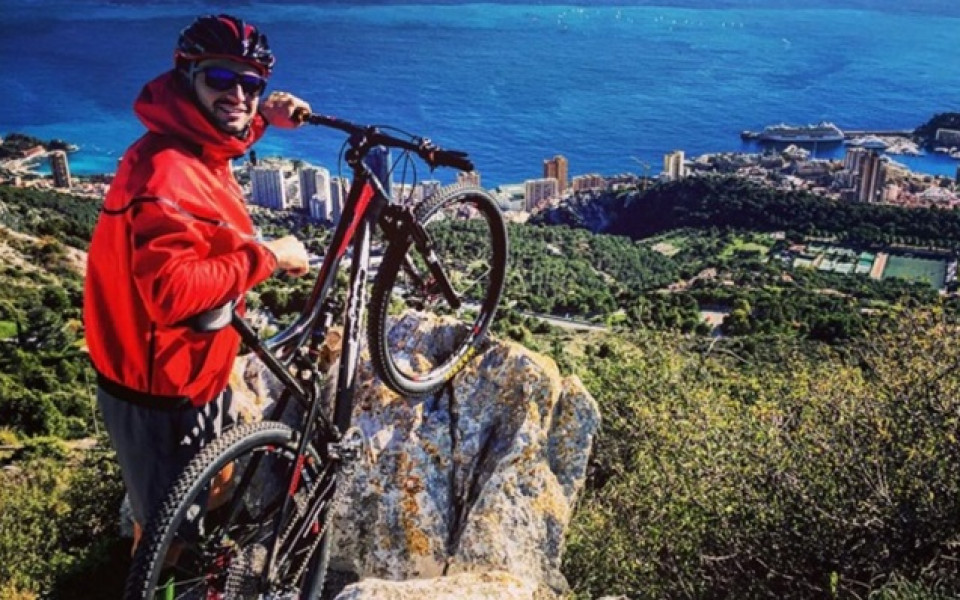 СНИМКИ: Григор загрява с велосипед за Монфис