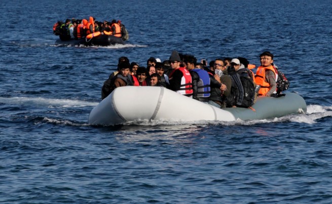 Хиляди бежанци дойдоха в Европа, прекосявайки с лодки разстоянието от Турция до гръцките острови