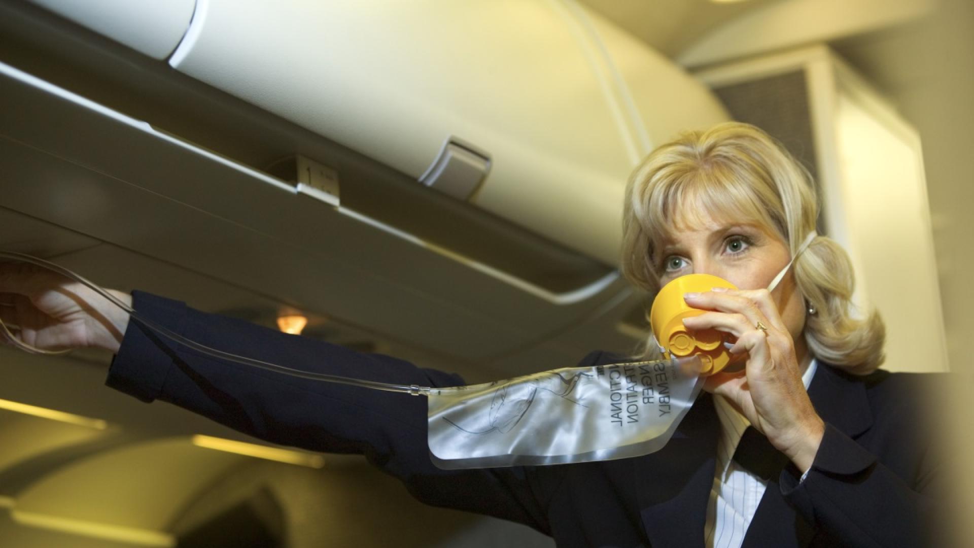 Паникьосани екипаж и пътнци на Hong Kong Airlines се втурна