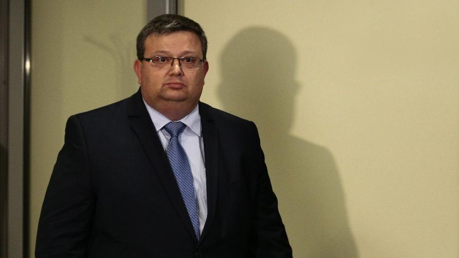 Цацаров иска отстраняване на висш прокурор