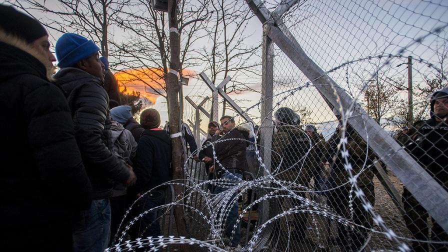 Македония изпраща още военни на границата