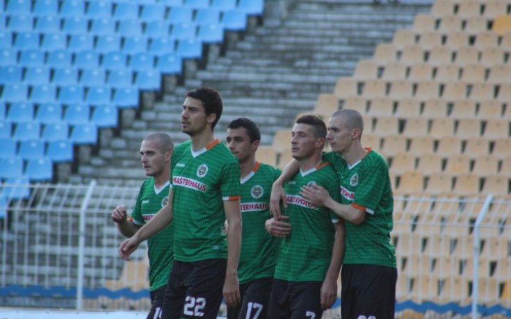 Нефтохимик завърши полусезона с победа