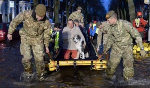 Стотици евакуирани, заради наводнения в Англия