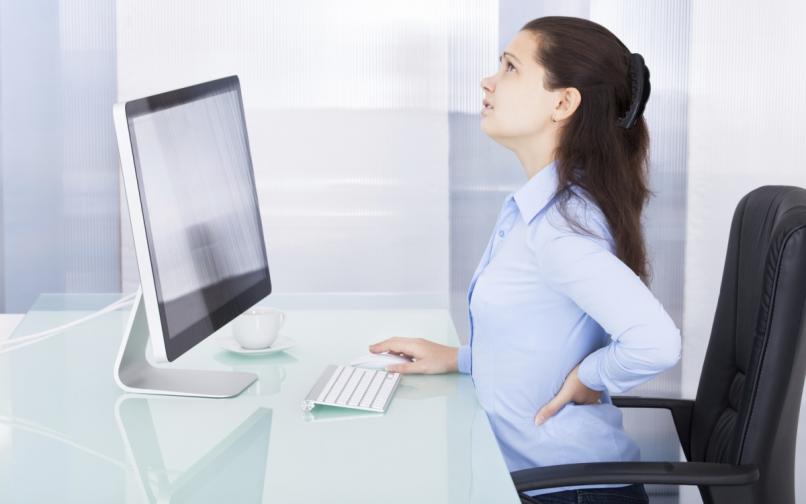  Долната част на гърба – яд <br> <br> Ако чувствате незадоволеност и яд, болката в долната част на гърба е постоянно срещано събитие. Обикновено потиснатият яд се натрупва тъкмо там. За облекчение се научете градивно да израявайте възприятието на незадоволеност и да разрешавате споровете си с другите на момента. Да се научиш да използваш силата на гнева и да я превърнеш в креативна мощ е ключът към един динамичен и възнаграждаващ метод на живот. 