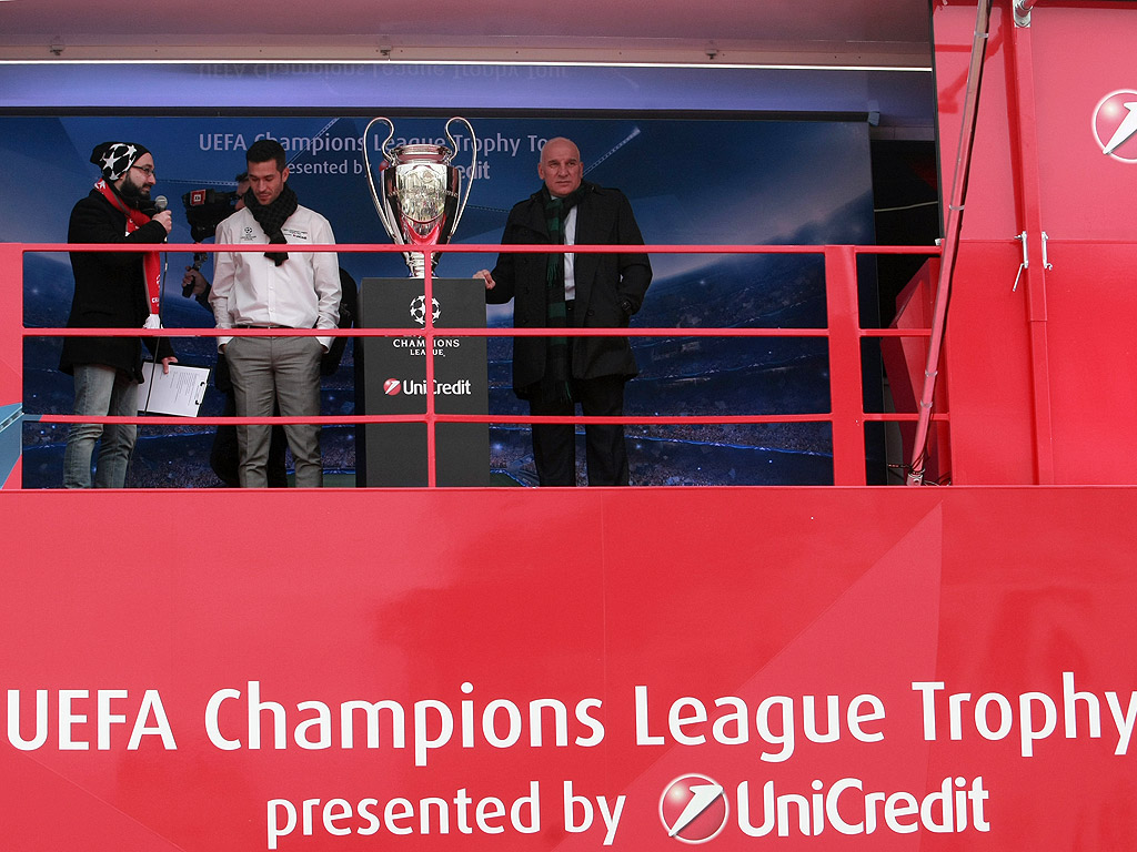 Най-престижното отличие в клубния футбол Купата на UEFA Champions League, представена от УниКредит, и футболните трофей са изложени в София (на 10-11 декември), в Бургас (14-15 декември) и във Варна (17-18 декември).