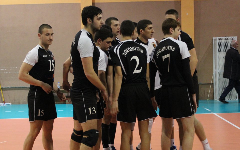 Волейболният Локомотив Пд остана без треньор и двама играчи