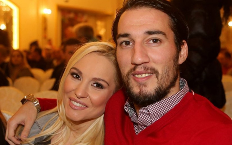 Ивелин Попов и съпругата му с щедро дарение за Благотворителния търг